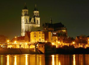 Der Magdeburger Dom bei Nacht